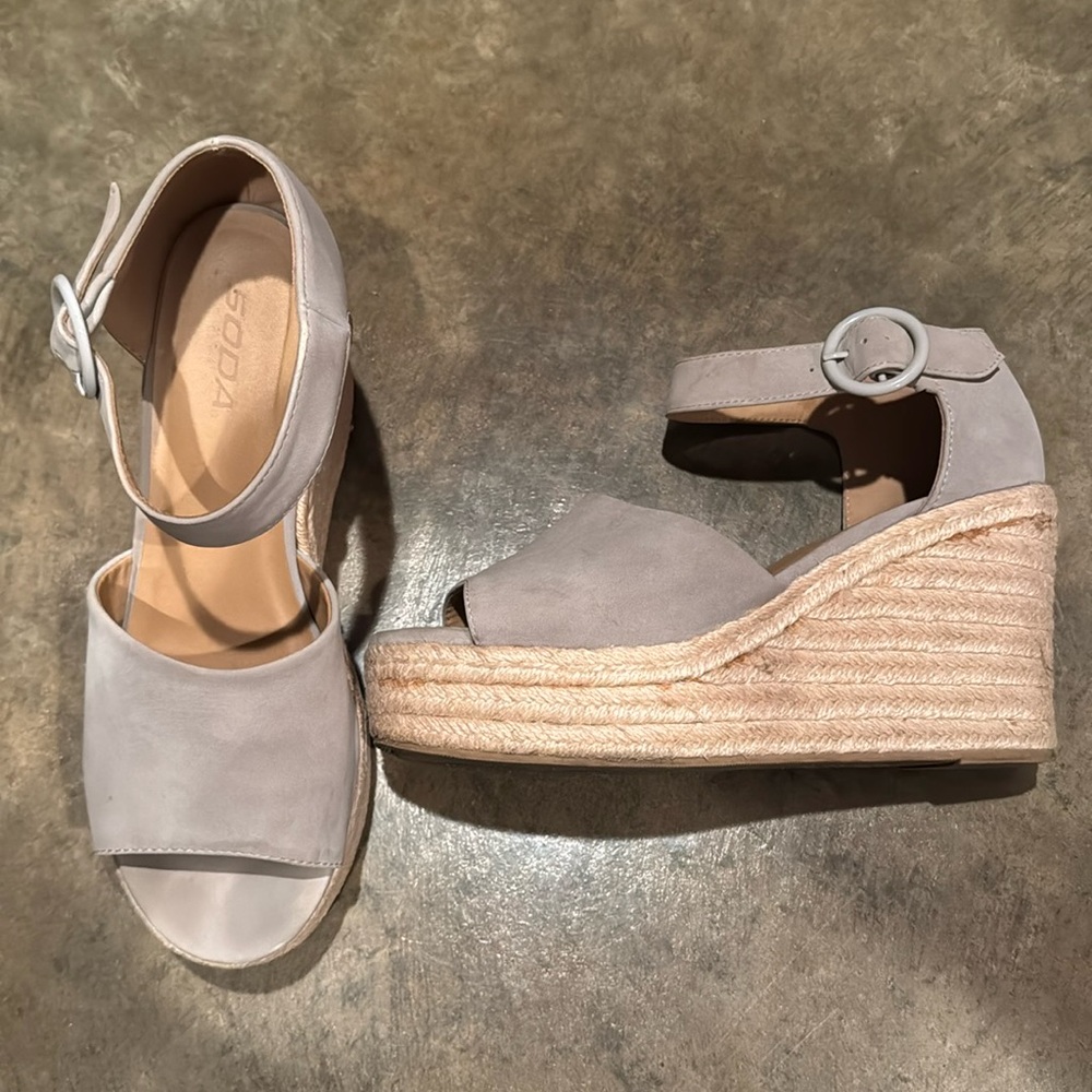 Super comfy Soda wedges